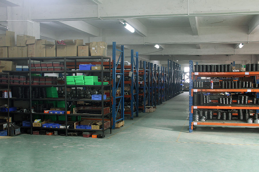 硅膠注塑機廠家等材料倉